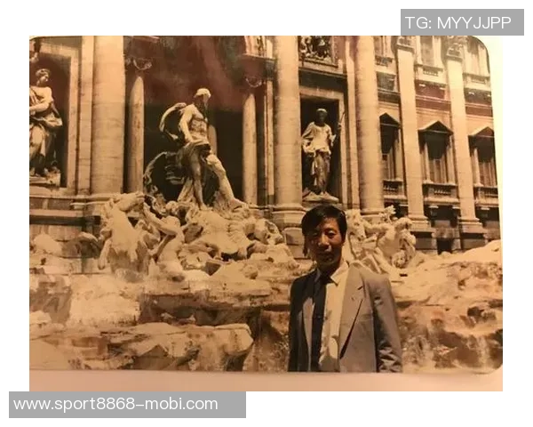 马内赛后采访中认出阿姆拉巴特哥哥引发热议瞬间 马内赛后采访中认出阿姆拉巴特哥哥引发热议瞬间